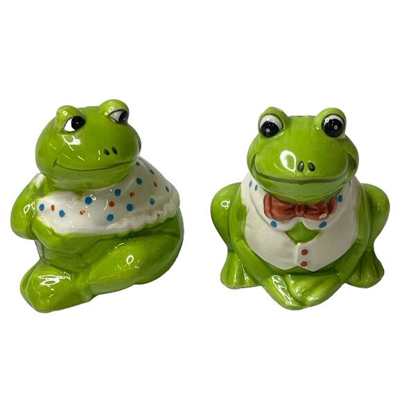 Otagiri Salt & Pepper Green Boy and Girl Frog Shakers Hand Painted Novelty Decor - Picture 1 of 12